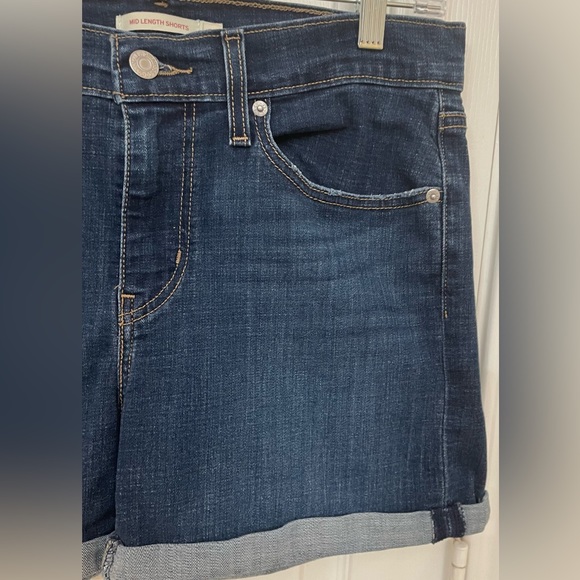 Levi’s Mid Length Shorts- Sz 30 EUC-Med/Dark Wash with Cuffs & Whiskering @Hips - Picture 2 of 7